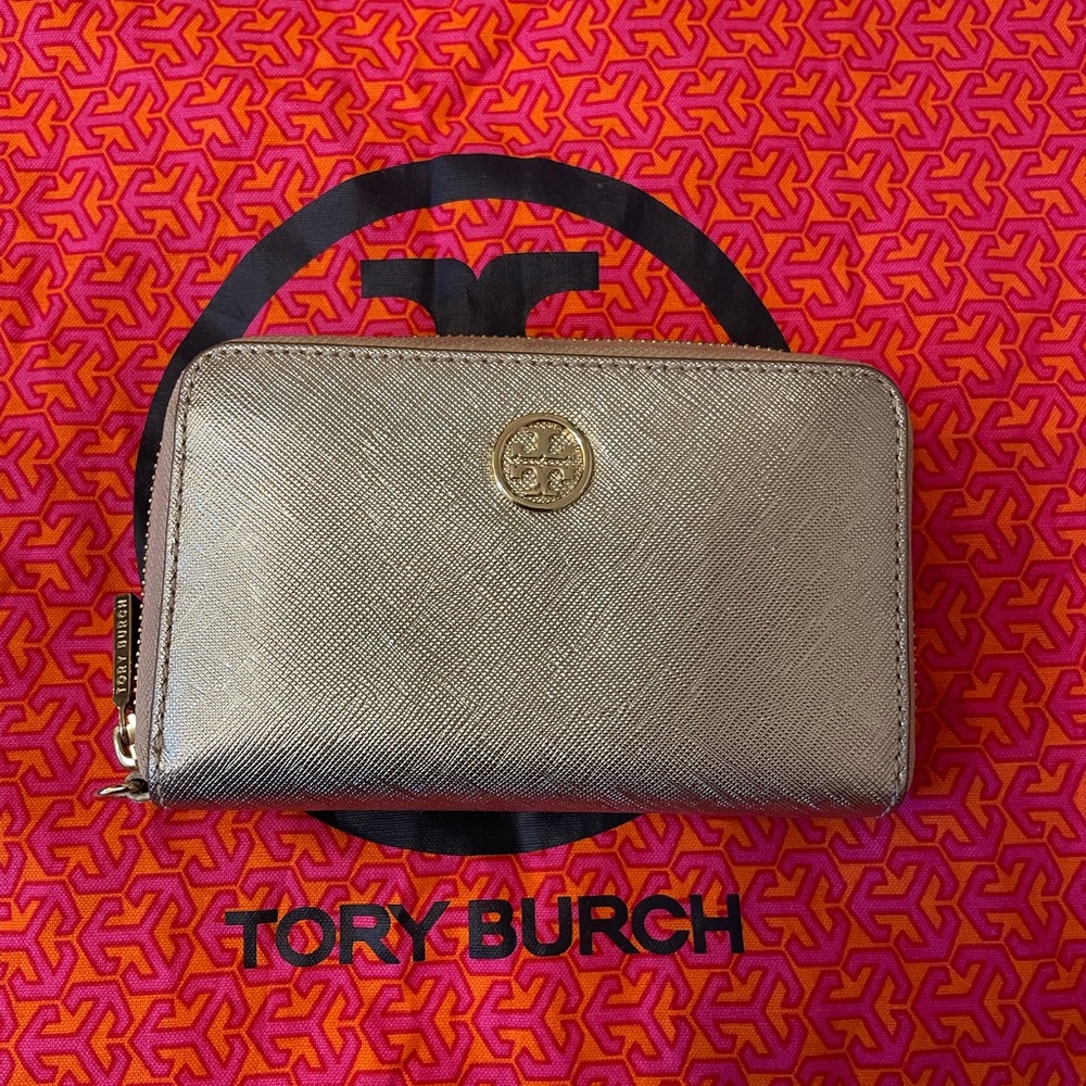 Amazing Tory Burch Wallet